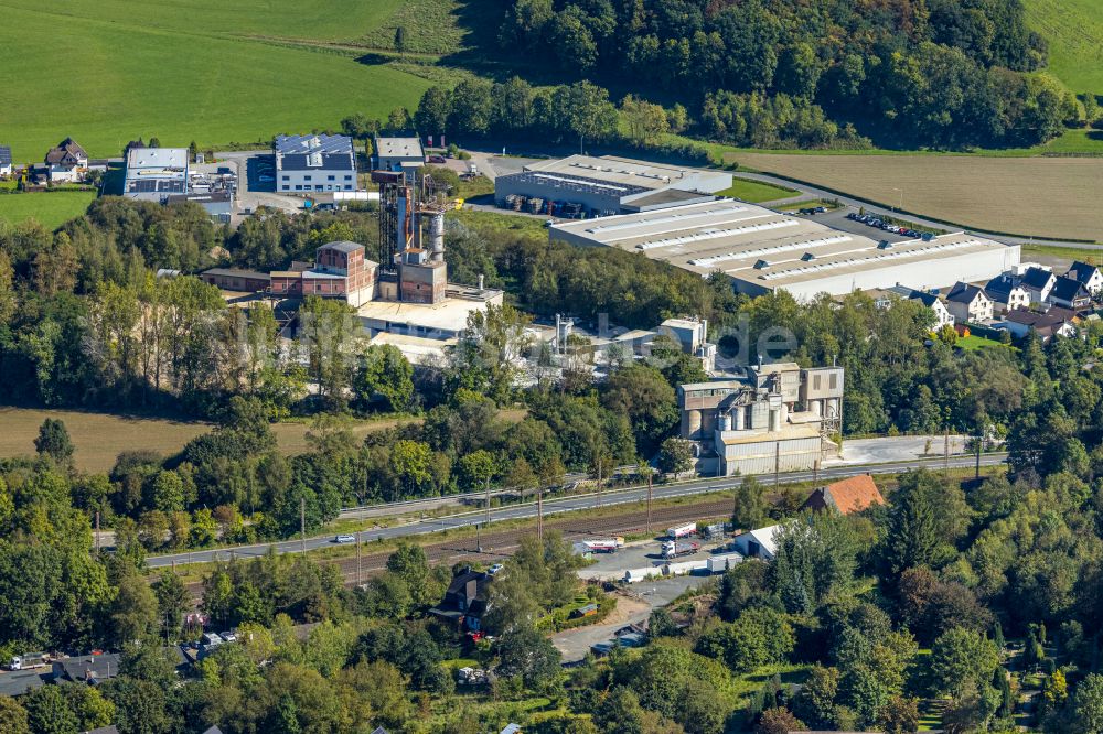 Luftaufnahme Grevenbrück - Werksgelände der Grevenbrücker Kalkwerk GmbH & Co. KG in Grevenbrück im Bundesland Nordrhein-Westfalen, Deutschland