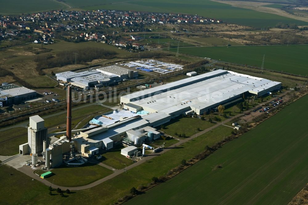 Luftaufnahme Bitterfeld-Wolfen - Werksgelände der Guardian Flachglas GmbH in Thalheim im Bundesland Sachsen-Anhalt, Deutschland