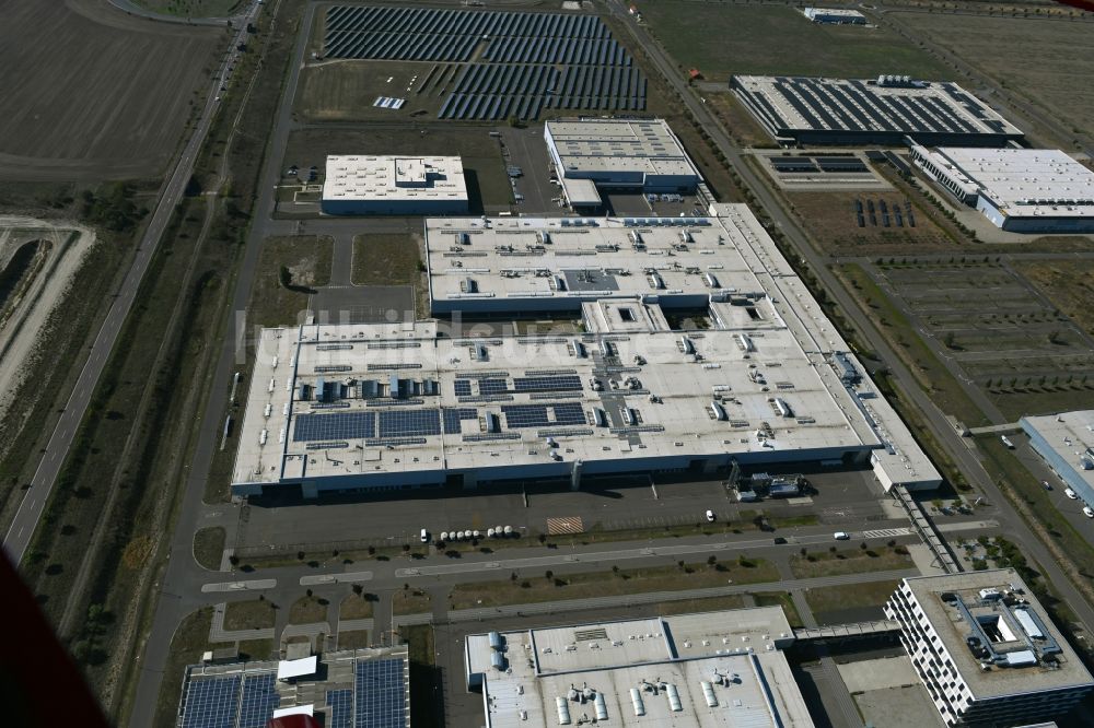 Bitterfeld-Wolfen aus der Vogelperspektive: Werksgelände der Hanwha Q CELLS GmbH im Ortsteil Thalheim in Bitterfeld-Wolfen im Bundesland Sachsen-Anhalt, Deutschland