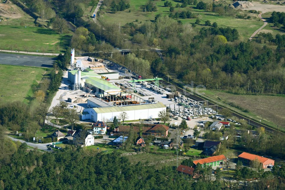 Luftaufnahme Techentin - Werksgelände Happy-Beton GmbH & Co. KG - Transportbetonwerk Ludwigslust in Techentin im Bundesland Mecklenburg-Vorpommern, Deutschland