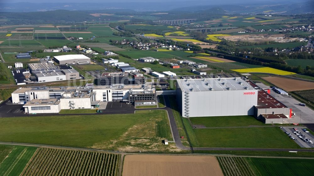 Grafschaft aus der Vogelperspektive: Werksgelände der Haribo GmbH in Grafschaft im Bundesland Rheinland-Pfalz, Deutschland