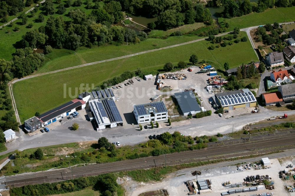 Luftaufnahme Lauda-Königshofen - Werksgelände der Hofmann Flachdach GmbH & Co.KG in der Eisenbahnstraße in Lauda-Königshofen im Bundesland Baden-Württemberg, Deutschland