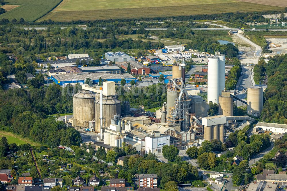 Luftaufnahme Beckum - Werksgelände der Holcim WestZement GmbH in Beckum im Bundesland Nordrhein-Westfalen, Deutschland