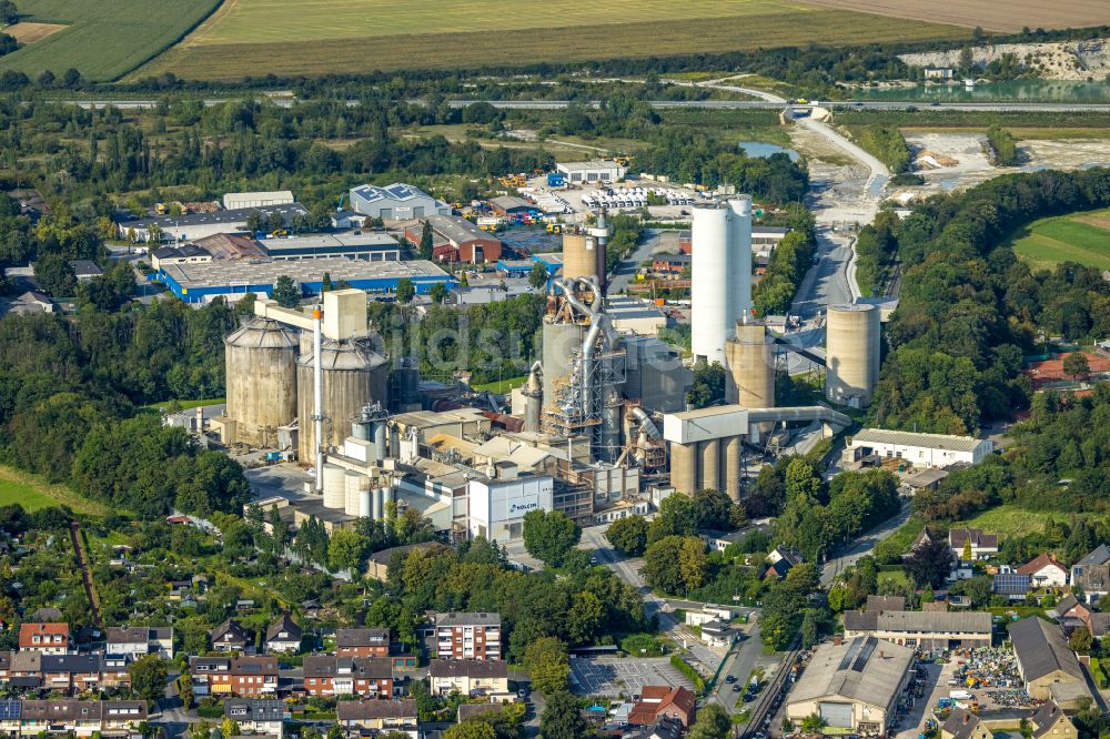 Beckum von oben - Werksgelände der Holcim WestZement GmbH in Beckum im Bundesland Nordrhein-Westfalen, Deutschland