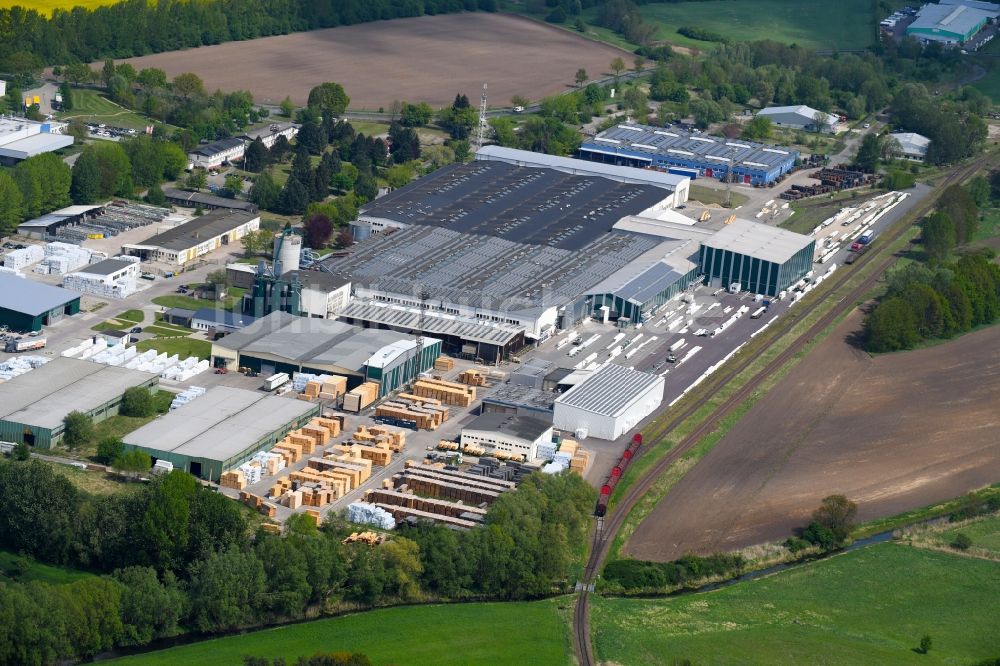 Märkisch Linden von oben - Werksgelände der Holzwerke Bullinger in Märkisch Linden im Bundesland Brandenburg, Deutschland