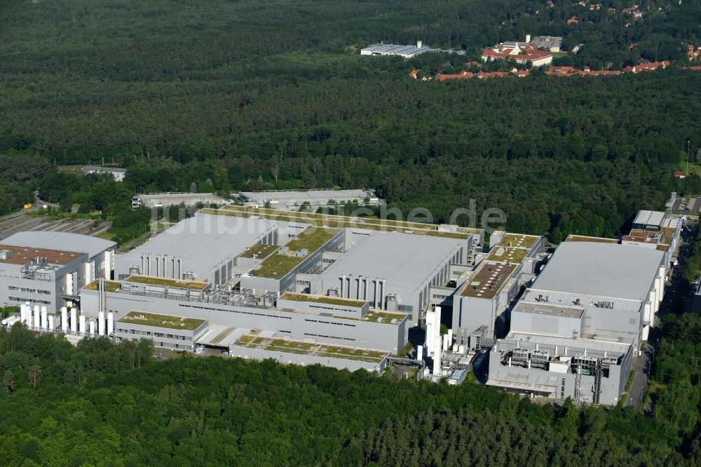 Dresden aus der Vogelperspektive: Werksgelände der Infineon Technologies Dresden GmbH an der Königsbrücker Str im Ortsteil Klotzsche in Dresden im Bundesland Sachsen, Deutschland