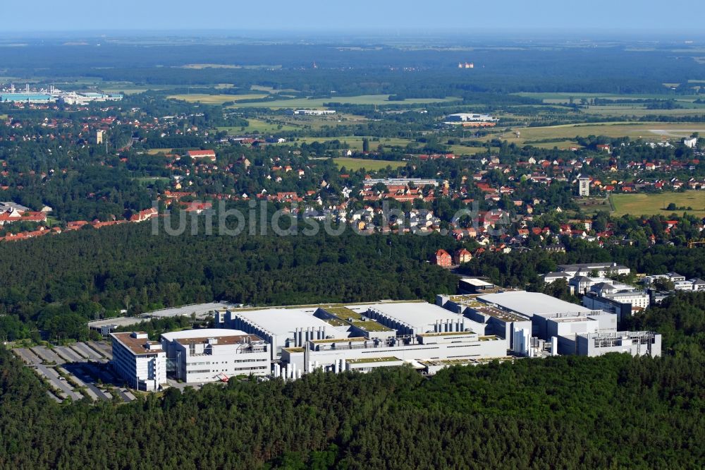 Luftaufnahme Dresden - Werksgelände der Infineon Technologies Dresden GmbH an der Königsbrücker Str im Ortsteil Klotzsche in Dresden im Bundesland Sachsen, Deutschland