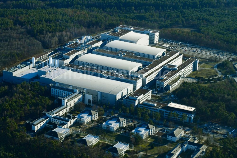 Dresden aus der Vogelperspektive: Werksgelände der Infineon Technologies Dresden GmbH im Ortsteil Klotzsche in Dresden im Bundesland Sachsen, Deutschland