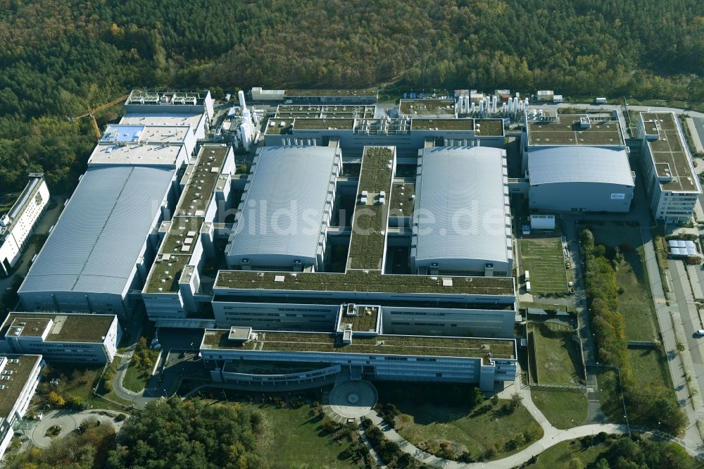 Dresden von oben - Werksgelände der Infineon Technologies Dresden GmbH im Ortsteil Klotzsche in Dresden im Bundesland Sachsen, Deutschland