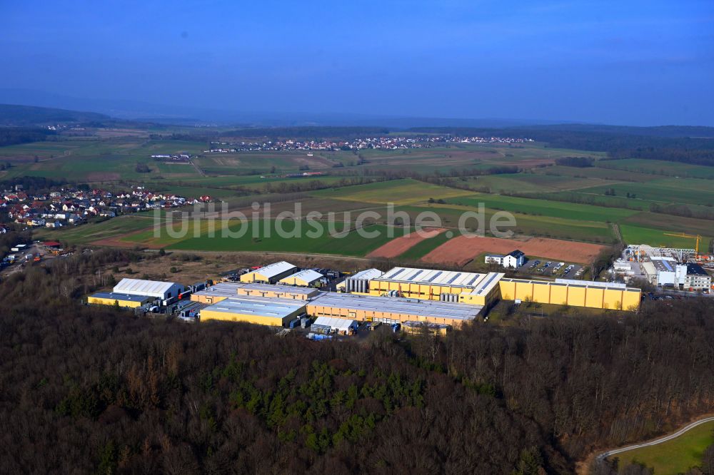 Albertshausen aus der Vogelperspektive: Werksgelände der Joyson PlasTec GmbH in Albertshausen im Bundesland Bayern, Deutschland