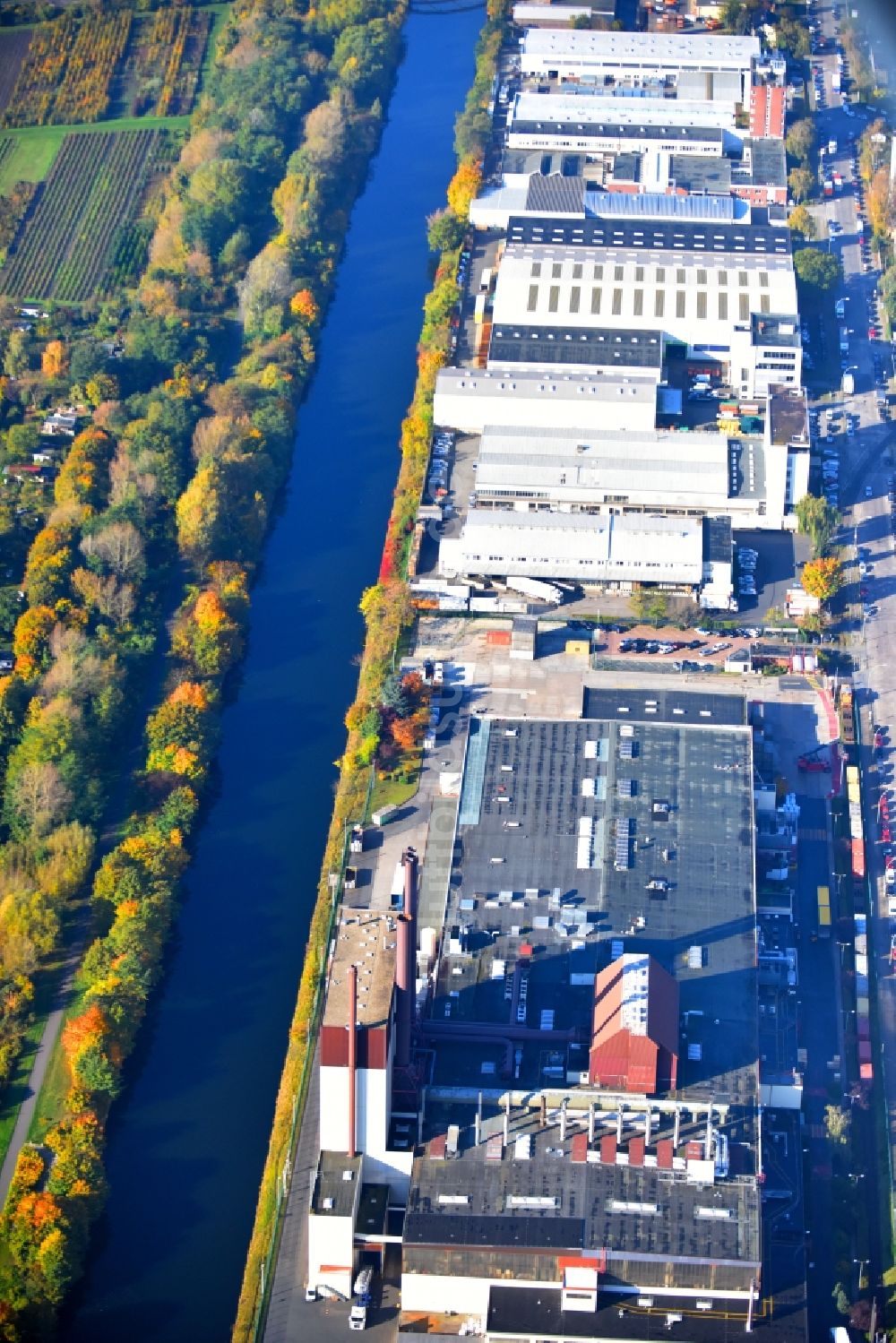 Berlin aus der Vogelperspektive: Werksgelände des Kaffeegroßhändlers Jacobs Douwe Egberts in Berlin, Deutschland