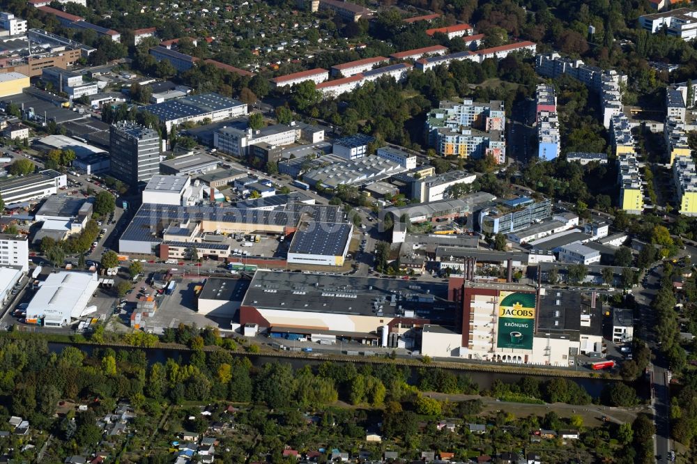 Luftbild Berlin - Werksgelände des Kaffeegroßhändlers Jacobs Douwe Egberts in Berlin, Deutschland