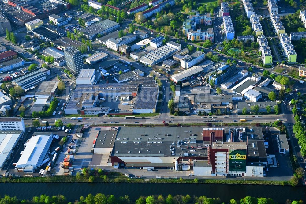 Berlin von oben - Werksgelände des Kaffeegroßhändlers Jacobs Douwe Egberts in Berlin, Deutschland