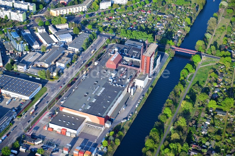 Berlin von oben - Werksgelände des Kaffeegroßhändlers Jacobs Douwe Egberts in Berlin, Deutschland