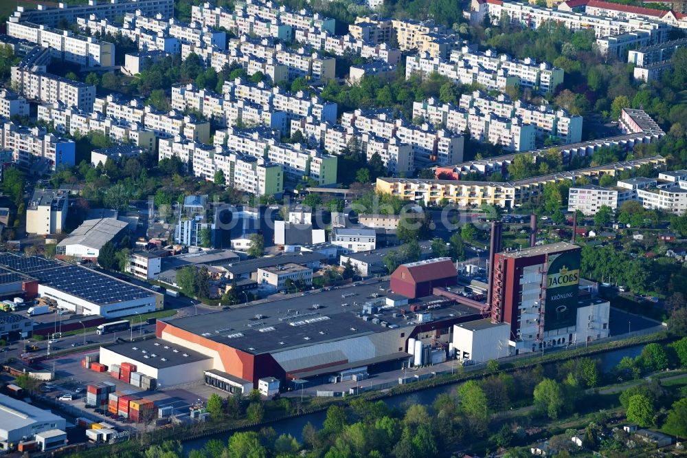 Luftaufnahme Berlin - Werksgelände des Kaffeegroßhändlers Jacobs Douwe Egberts in Berlin, Deutschland