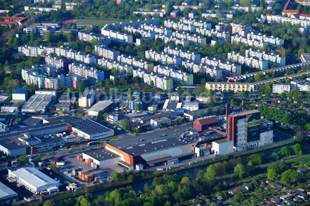 Berlin von oben - Werksgelände des Kaffeegroßhändlers Jacobs Douwe Egberts in Berlin, Deutschland