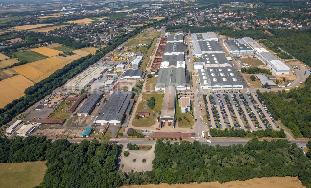 Voerde (Niederrhein) von oben - Werksgelände der Knauf Interfer SE Am Industriepark im Ortsteil Friedrichsfeld in Voerde (Niederrhein) im Bundesland Nordrhein-Westfalen