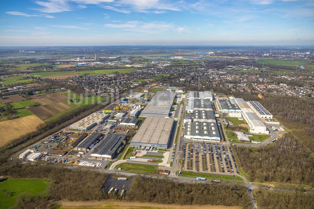 Voerde (Niederrhein) von oben - Werksgelände der Knauf Interfer SE Am Industriepark im Ortsteil Friedrichsfeld in Voerde (Niederrhein) im Bundesland Nordrhein-Westfalen