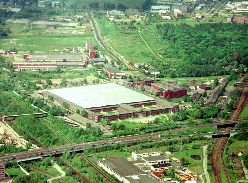 Berlin - Marzahn von oben - Werksgelände der KNORR - BREMSE an der Landsberger Allee in Berlin - Marzahn