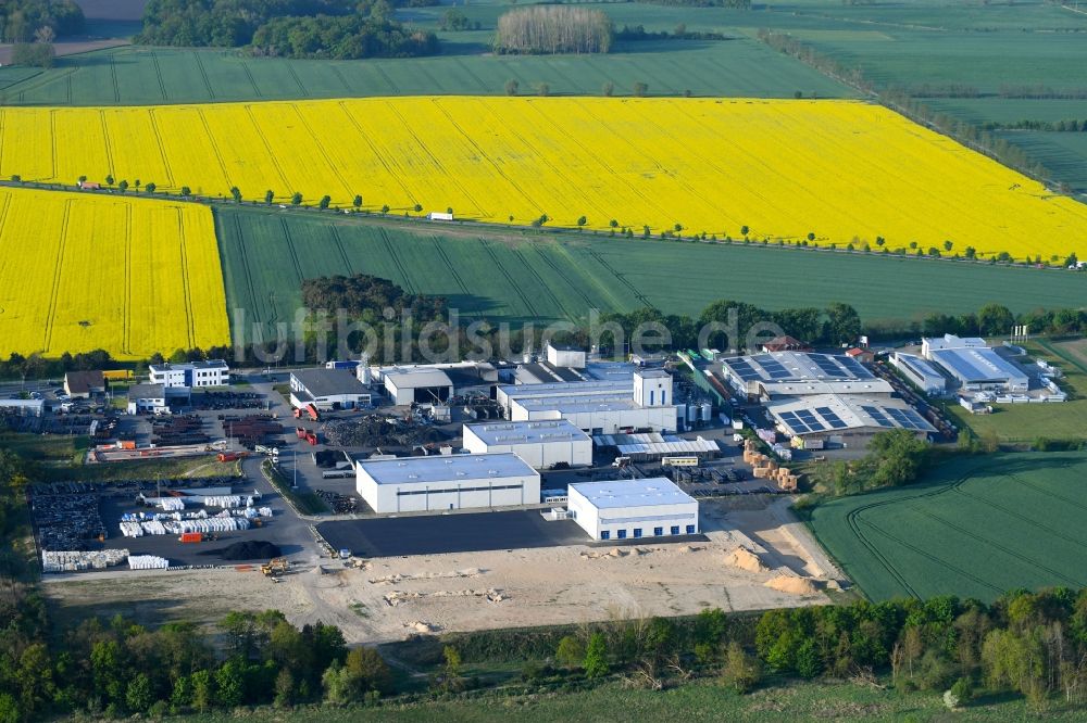 Salzwedel von oben - Werksgelände der KRAIBURG Relastec GmbH & Co. KG in Salzwedel im Bundesland Sachsen-Anhalt, Deutschland