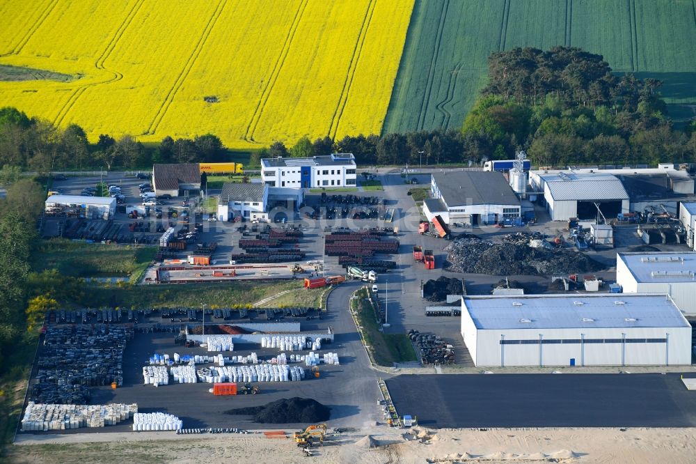 Salzwedel aus der Vogelperspektive: Werksgelände der KRAIBURG Relastec GmbH & Co. KG in Salzwedel im Bundesland Sachsen-Anhalt, Deutschland