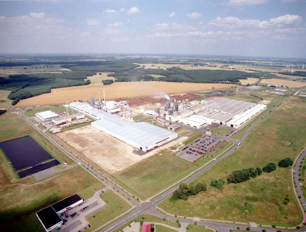 Heiligengrabe von oben - Werksgelände der KRONOTEX GmbH im Gewerbegebiet Heiligengrabe. 08.07.02