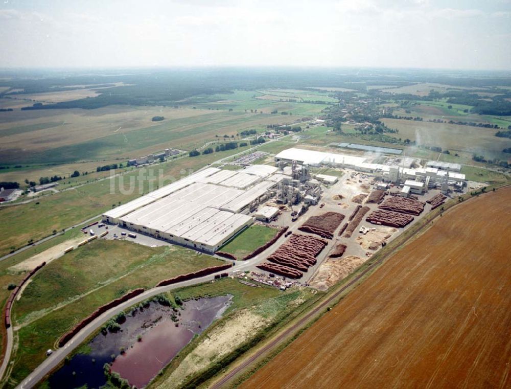 Heiligengrabe von oben - Werksgelände der KRONOTEX GmbH im Gewerbegebiet Heiligengrabe. 08.07.02