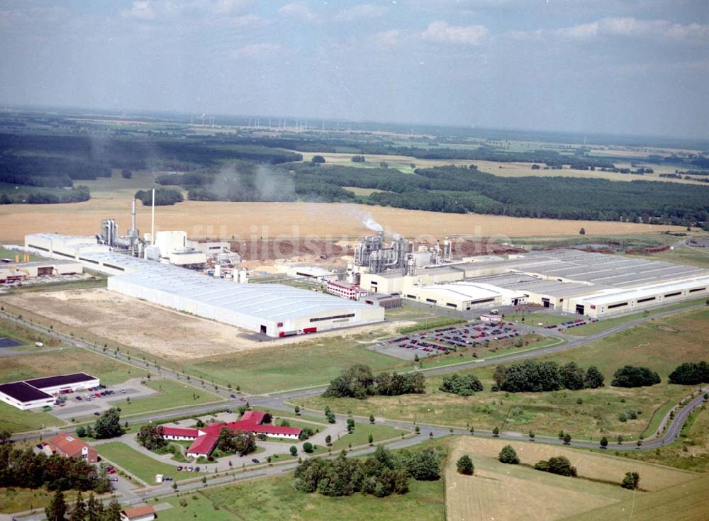 Heiligengrabe aus der Vogelperspektive: Werksgelände der KRONOTEX GmbH im Gewerbegebiet Heiligengrabe. 08.07.02