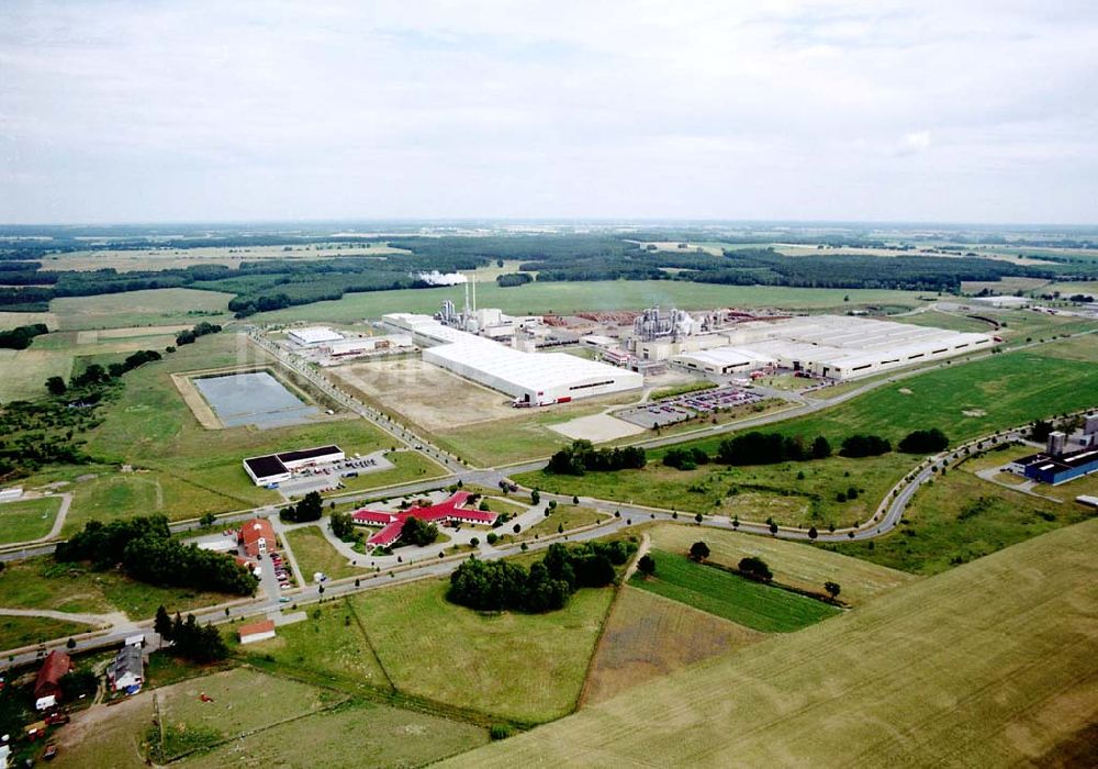 Heiligengrabe / Mecklenburg-Vorpommern aus der Vogelperspektive: Werksgelände der KRONOTEX GmbH im Gewerbegebiet Heiligengrabe. Datum: 27.06.03