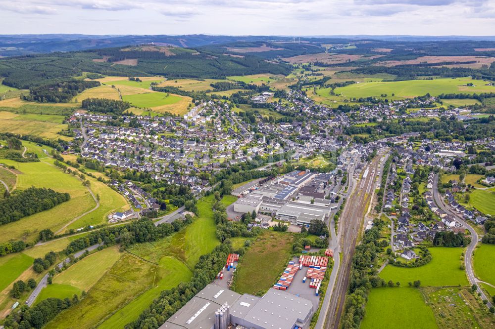 Luftaufnahme Erndtebrück - Werksgelände des Kunststoffherstellers AST Kunststoffverarbeitung GmbH am Mühlenweg in Erndtebrück im Bundesland Nordrhein-Westfalen, Deutschland