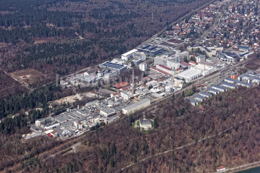 Pullach im Isartal aus der Vogelperspektive: Werksgelände von Linde und United Initiators im Ortsteil Höllriegelskreuth in Pullach im Isartal im Bundesland Bayern