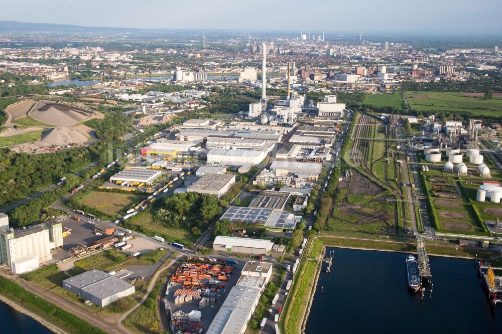 Luftbild Mannheim - Werksgelände der MTG Bayer GmbH im Ortsteil Industriehafen in Mannheim im Bundesland Baden-Württemberg, Deutschland