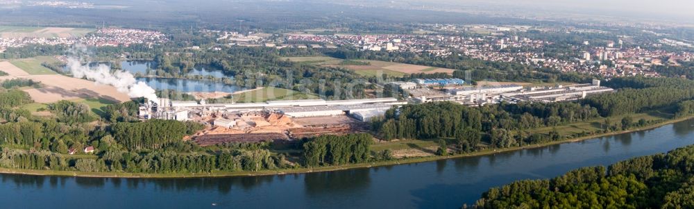 Germersheim von oben - Werksgelände der Nolte Holzwerkstoff GmbH & Co. KG am Rheinufer in Germersheim im Bundesland Rheinland-Pfalz, Deutschland