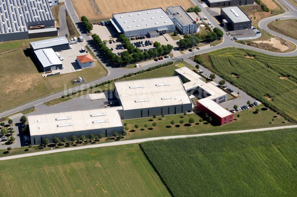 Grünsfeld aus der Vogelperspektive: Werksgelände der OCTO Actuators GmbH an der De-Werth-Str. in Grünsfeld im Bundesland Baden-Württemberg, Deutschland