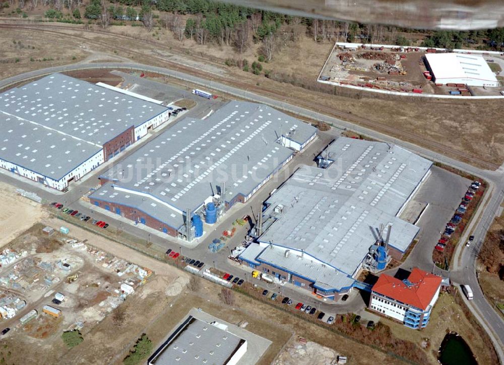 Oranienburg aus der Vogelperspektive: Werksgelände der ORAFOL-Klebetechnik GmbH, Am Biotop2 in 16515 Oranienburg (Gewebegebiet). Tel.: 03301-8640