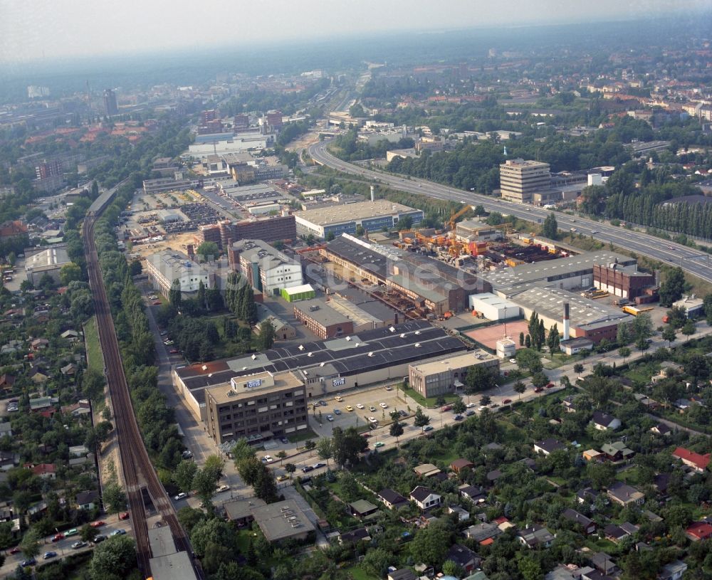 Berlin aus der Vogelperspektive: Werksgelände der OTIS GmbH & Co. OHG Unternehmenszentrale Deutschland an der Otisstraße im Ortsteil Bezirk Reinickendorf in Berlin, Deutschland