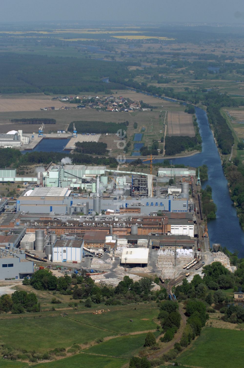 Luftaufnahme Schwedt/Oder - Werksgelände der Papierfabrik der LEIPA Georg Leinfelder GmbH in Schwedt/Oder im Bundesland Brandenburg, Deutschland