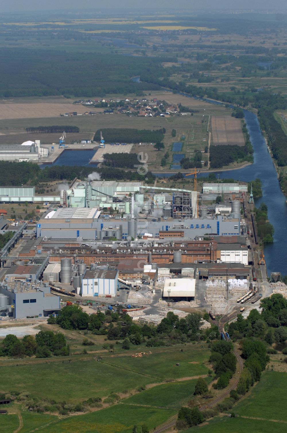 Schwedt/Oder aus der Vogelperspektive: Werksgelände der Papierfabrik der LEIPA Georg Leinfelder GmbH in Schwedt/Oder im Bundesland Brandenburg, Deutschland