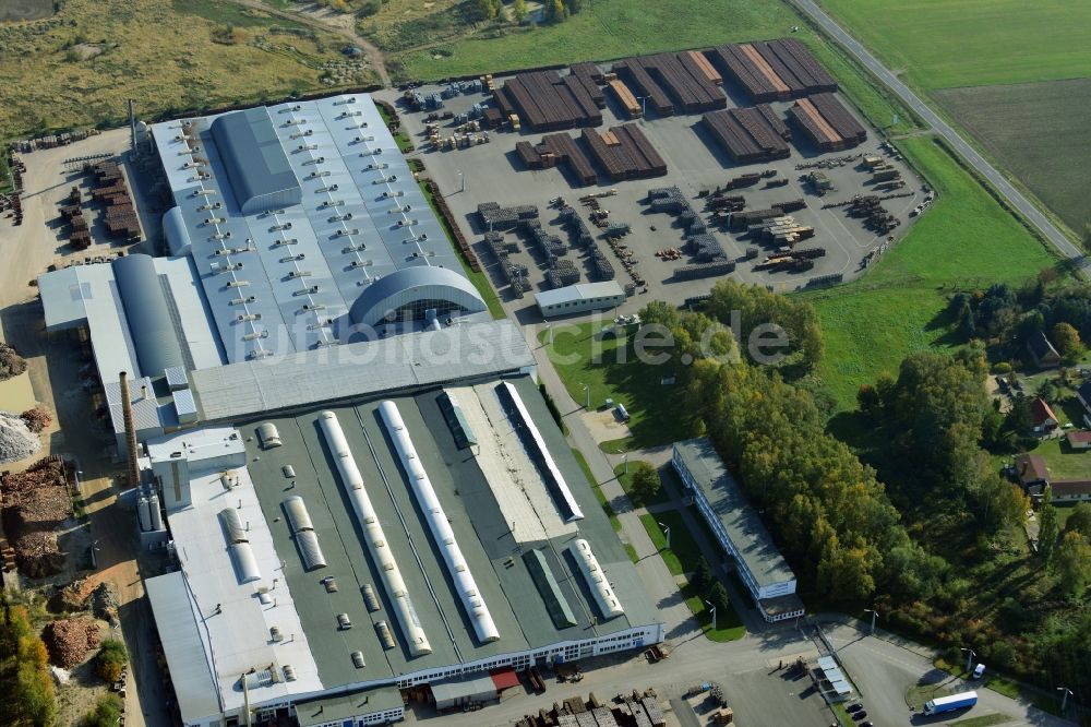 Luftaufnahme Bad Schmiedeberg - Werksgelände des Produktions- Standortes der Firma STEINZEUG Abwassersysteme GmbH in Bad Schmiedeberg in Sachsen-Anhalt