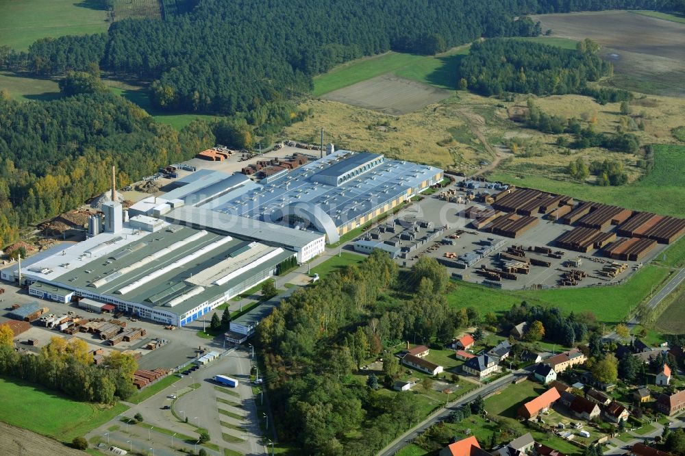 Luftaufnahme Bad Schmiedeberg - Werksgelände des Produktions- Standortes der Firma STEINZEUG Abwassersysteme GmbH in Bad Schmiedeberg in Sachsen-Anhalt