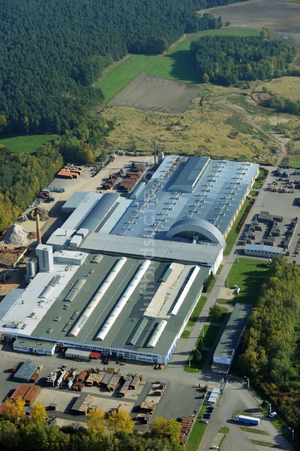 Luftbild Bad Schmiedeberg - Werksgelände des Produktions- Standortes der Firma STEINZEUG Abwassersysteme GmbH in Bad Schmiedeberg in Sachsen-Anhalt