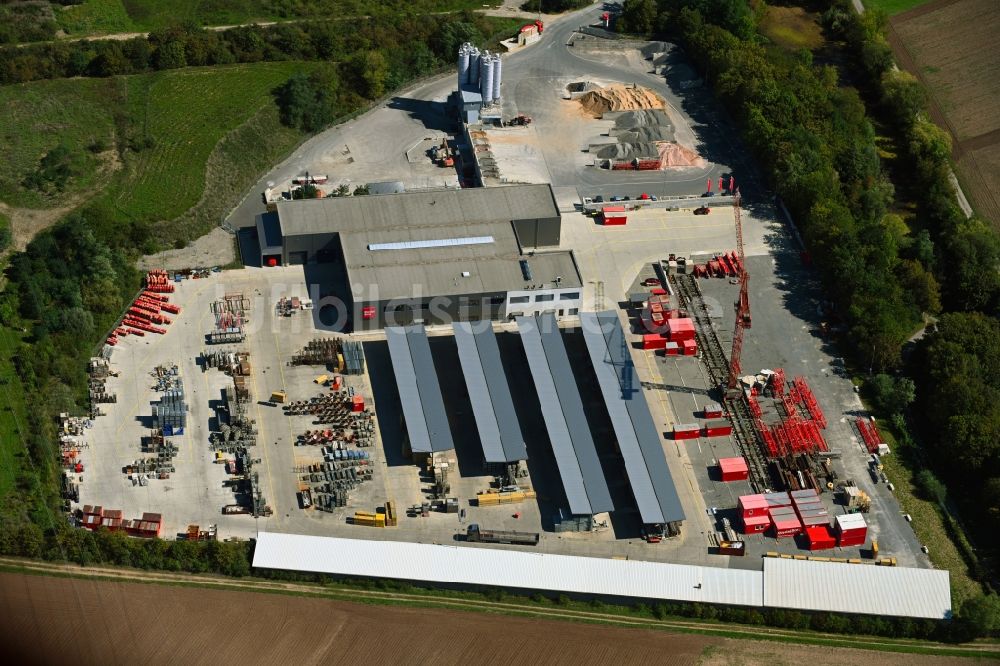 Bergrheinfeld aus der Vogelperspektive: Werksgelände der Riedel Bau GmbH & Co. KG an der Schweinfurter Straße in Bergrheinfeld im Bundesland Bayern, Deutschland