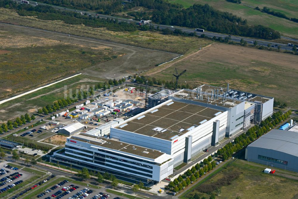 Luftaufnahme Dresden - Werksgelände der Robert Bosch Semiconductor Manufacturing Dresden GmbH im Ortsteil Hellerau in Dresden im Bundesland Sachsen, Deutschland