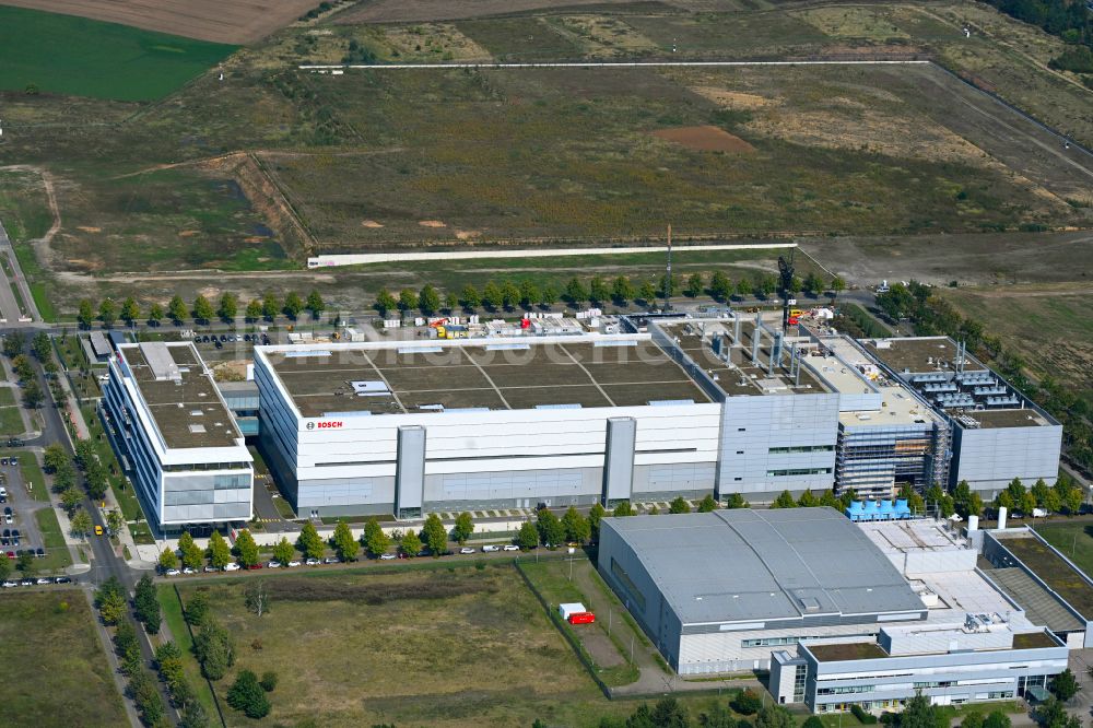 Luftaufnahme Dresden - Werksgelände der Robert Bosch Semiconductor Manufacturing Dresden GmbH im Ortsteil Hellerau in Dresden im Bundesland Sachsen, Deutschland