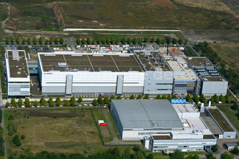 Dresden von oben - Werksgelände der Robert Bosch Semiconductor Manufacturing Dresden GmbH im Ortsteil Hellerau in Dresden im Bundesland Sachsen, Deutschland