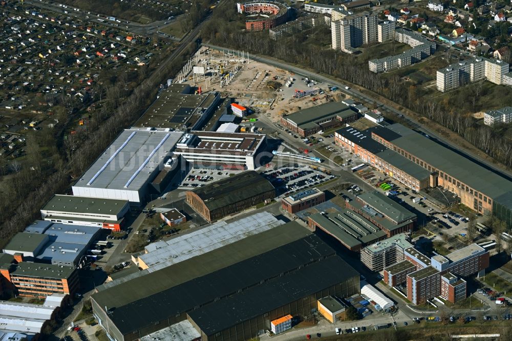 Berlin aus der Vogelperspektive: Werksgelände des Schienenfahrzeugherstellers Stadler Deutschland GmbH in Berlin, Deutschland