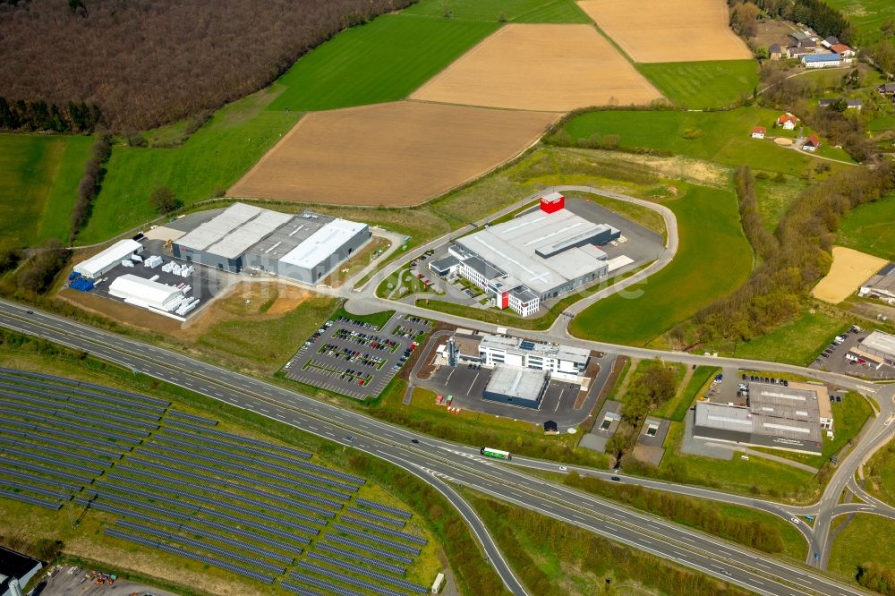 Meschede aus der Vogelperspektive: Werksgelände der Schraubtechnik ITH Bolting Technology an der Steinwiese im Ortsteil Enste in Meschede im Bundesland Nordrhein-Westfalen