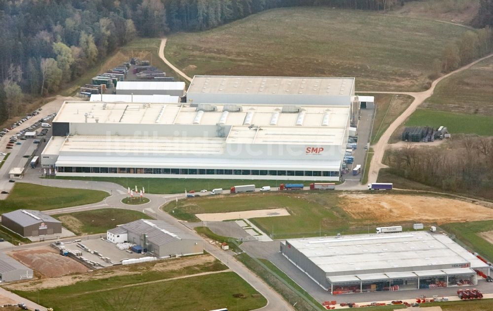 Luftaufnahme Schierling - Werksgelände SMP Automotiv Exterieur GmbH in Schierling im Bundesland Bayern, Deutschland