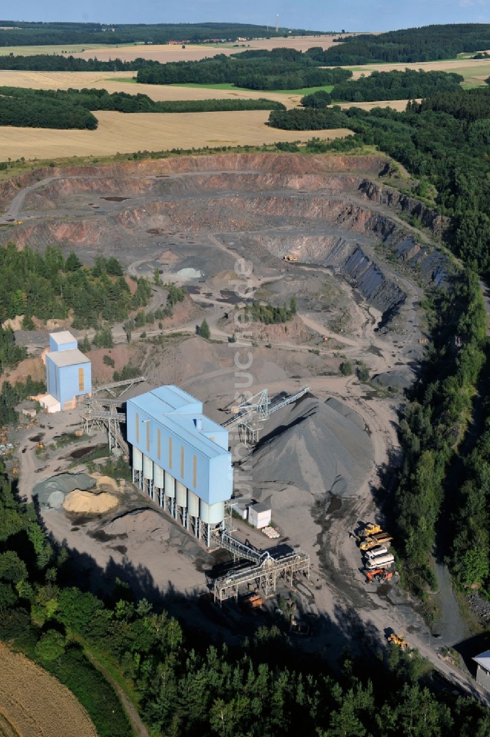 Luftaufnahme Döbritz - Werksgelände mit dem Steinbruch der Hartsteinwerke Burgk bei Döbritz im Bundesland Thüringen