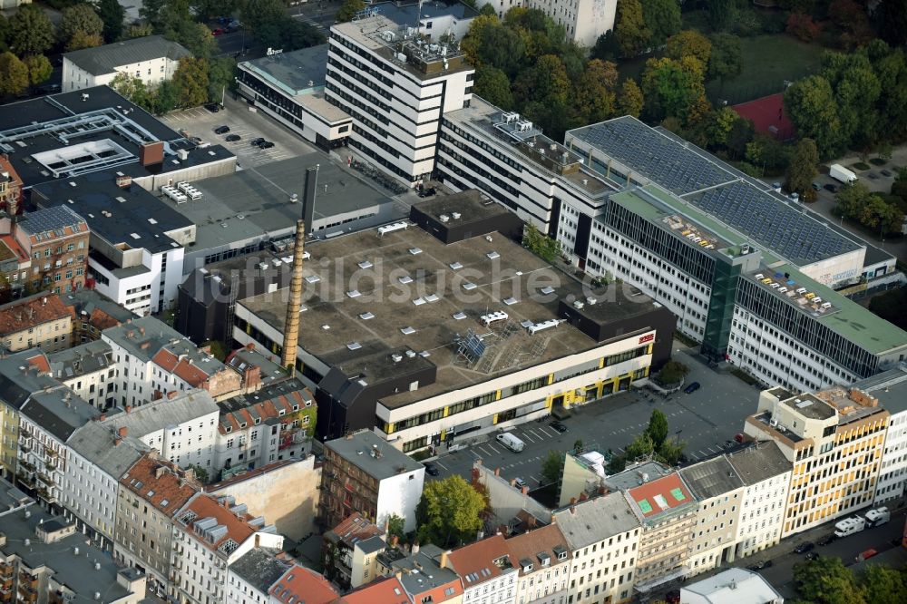 Berlin von oben - Werksgelände der SYKES Enterprises Berlin an der Zeughofstraße im Stadtteil Neukölln in Berlin